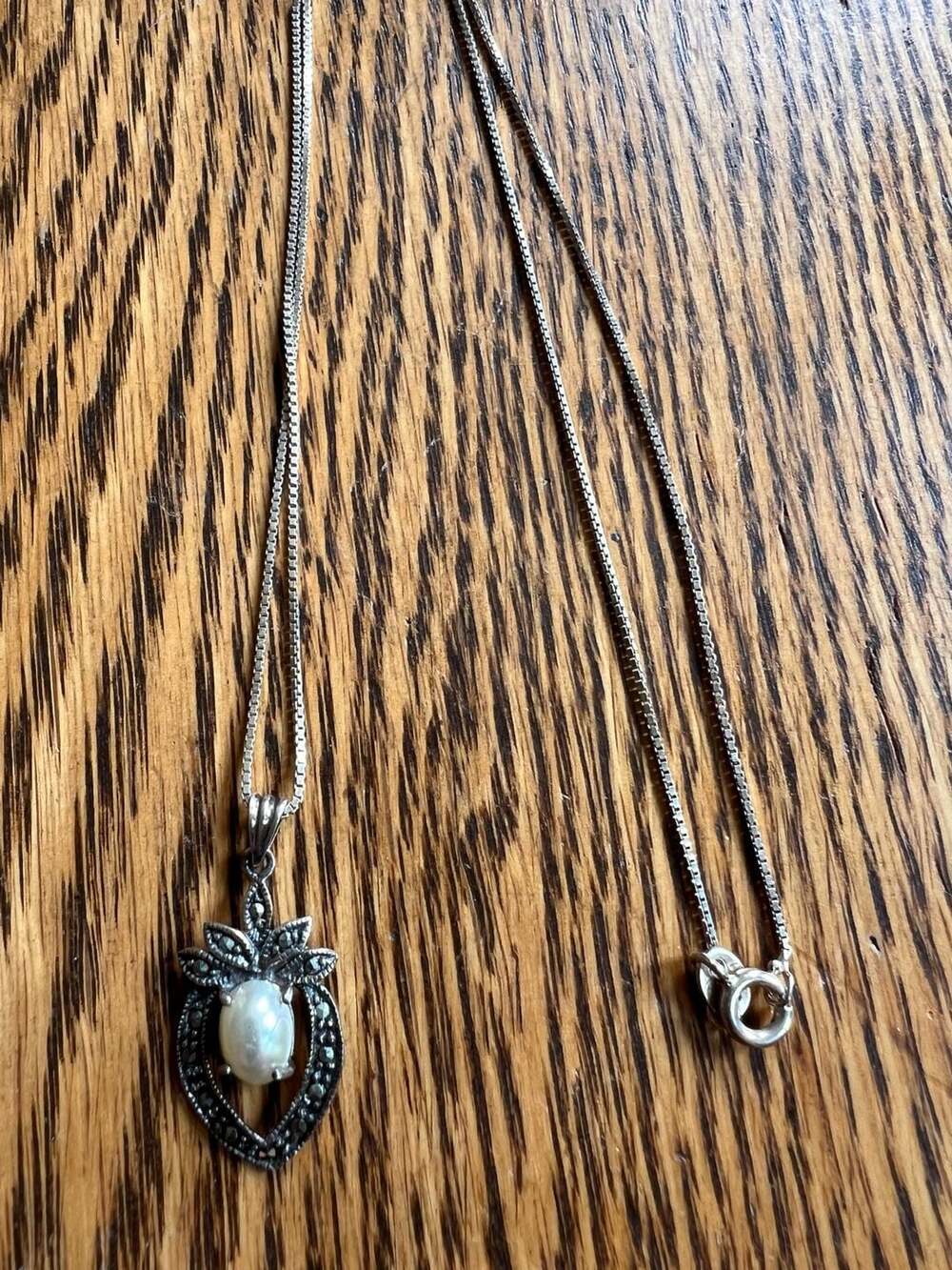 Vintage 925 Sterling Silver Teardrop Pendant Necklace with Mother of Pearl and M